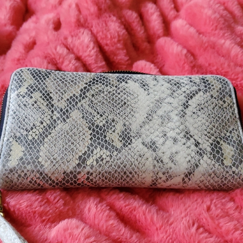 Steve Madden Snake Print Zip Around Wristlet Wallet - Picture 9 of 9
